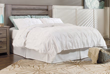 Load image into Gallery viewer, Zelen King/California King Panel Headboard with Mirrored Dresser
